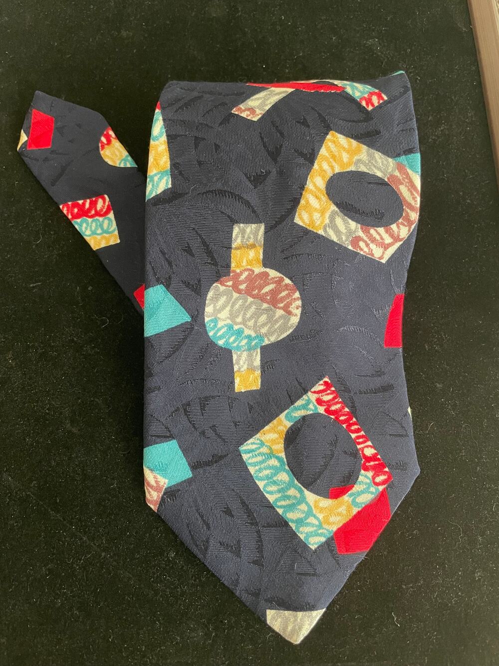 Vintage Bachrach 100% Silk Made In Italy Abstract Tie approx 59 long x3.75 wide